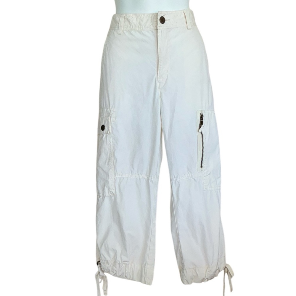 LAUREN JEANS COMPANY RALPH LAUREN Cream Cargo Pants, Cropped, Pockets. 10